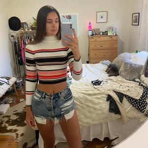 Cropped turtleneck long sleeve sweater